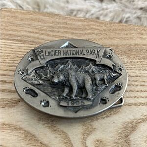 Vintage 1995 Glacier National Park Bear & Grey Wolf Limited Edition Belt Buckle‎
